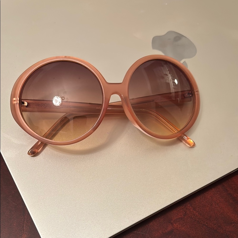 Chic Round Sunglasses in Peach